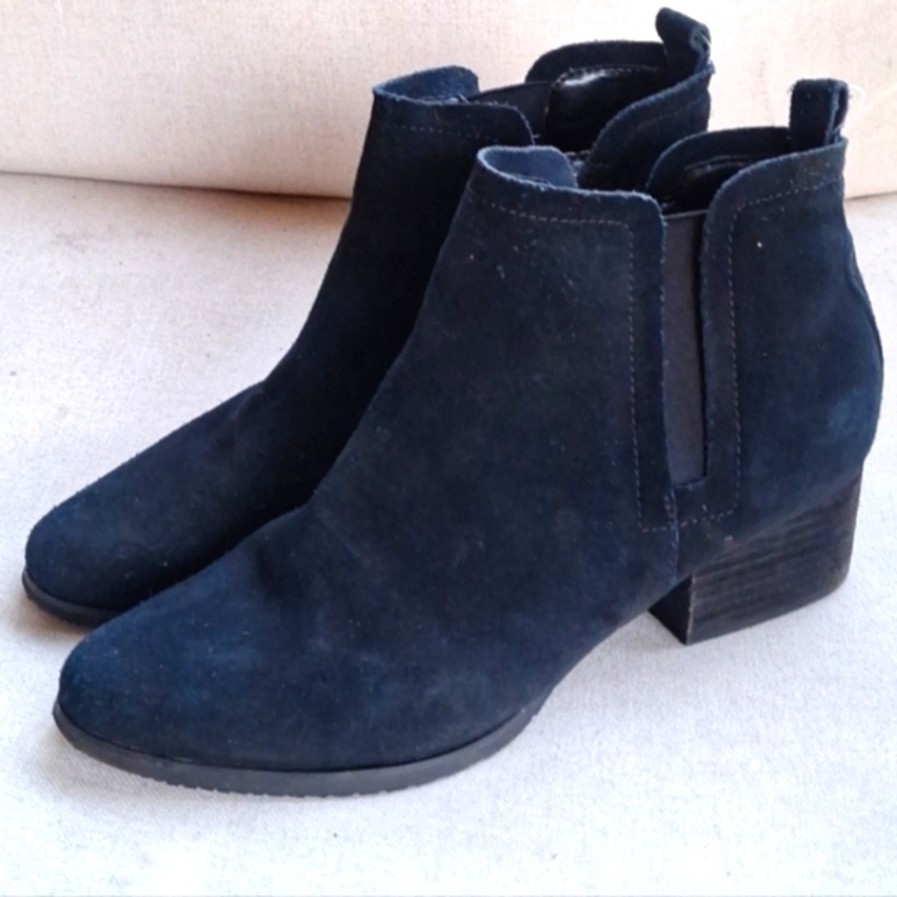 BLONDO Black Suede Ankle Boots